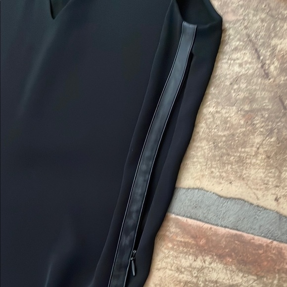 🔷 Vince Size 4 Black Sheath Dress with Leather Trim - Picture 4 of 9